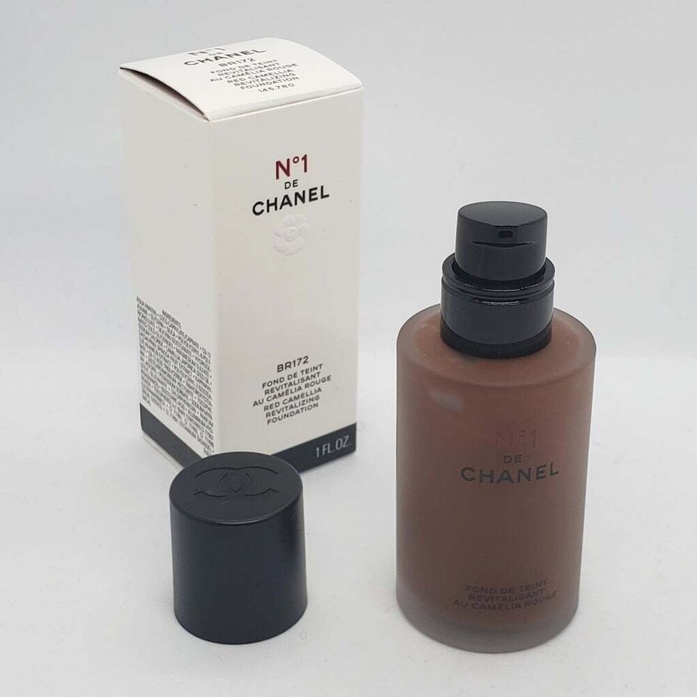 Chanel No.1 de CHANEL Red Camelia Revitalizing Foundation BR172 - Picture 2 of 4